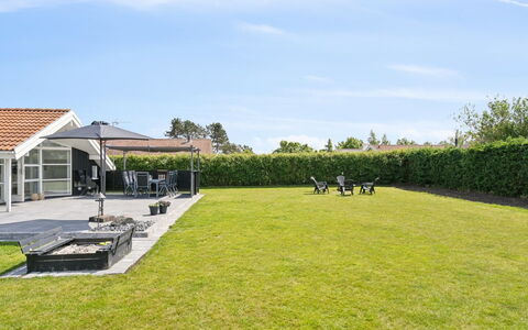 Dyrken - 200M from the Sea: Appartamento, Shade, Balcone, Sedia, Recinzione, Mobili Da Esterno, Alluminio, Erba Sintetica