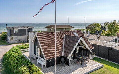Ulv - 25M from the Sea: Zona Residenziale, Tetto, Sobborgo, Driveway, Estate, Camino