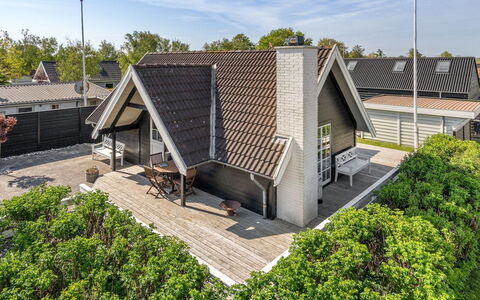 Ulv - 25M from the Sea: Zona Residenziale, Tetto, Sobborgo, Driveway, Estate, Camino
