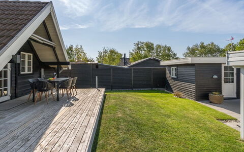 Ulv - 25M from the Sea: Zona Residenziale, Tetto, Sobborgo, Driveway, Estate, Camino