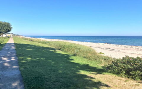 Ulv - 25M from the Sea: Zona Residenziale, Tetto, Sobborgo, Driveway, Estate, Camino