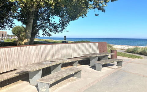 Ulv - 25M from the Sea: Zona Residenziale, Tetto, Sobborgo, Driveway, Estate, Camino