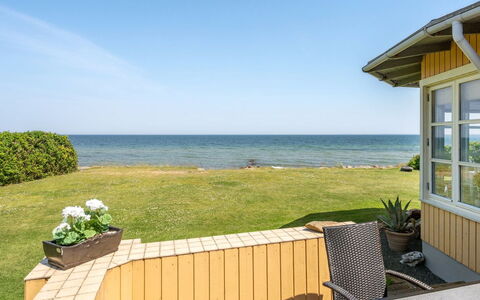 Hwitserk - 5M from the Sea: Zona Residenziale, Tetto, Sobborgo, Driveway, Estate, Camino