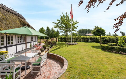 Maileen - 2.1Km to the Fjord: Blu, Arbusto, Villetta, Groundcover, Giardino, Estate, Shade, Landscaping, Agriturismo, Eco Hotel