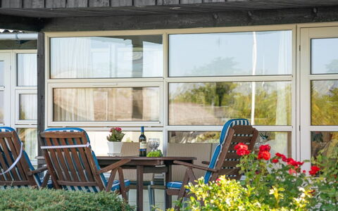 Evald - 200M from the Sea: Blu, Arbusto, Villetta, Groundcover, Giardino, Estate, Shade, Landscaping, Agriturismo, Eco Hotel