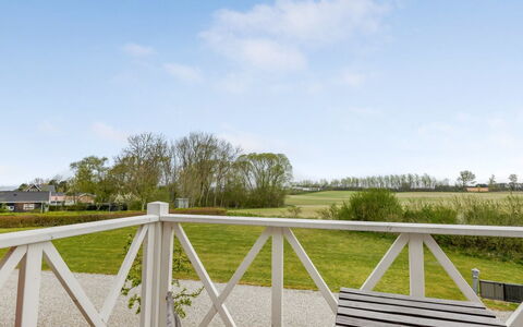 Bleike - 250M from the Sea: Blu, Arbusto, Villetta, Groundcover, Giardino, Estate, Shade, Landscaping, Agriturismo, Eco Hotel
