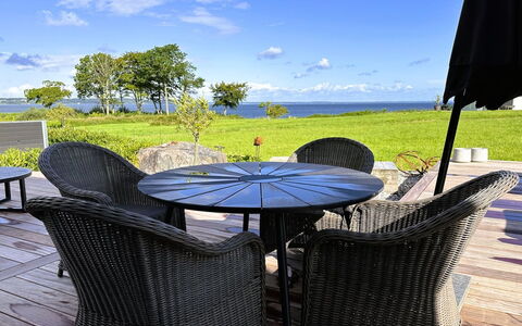 Anny - 100M from the Sea: Erba, Casa, Tetto, Casa, Villetta, Arbusto, Lotto, Area Rurale, Agriturismo, Groundcover