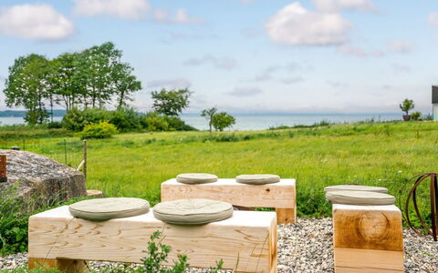Anny - 100M from the Sea: Erba, Casa, Tetto, Casa, Villetta, Arbusto, Lotto, Area Rurale, Agriturismo, Groundcover
