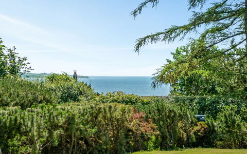 Bisera - 150M from the Sea: Blu, Arbusto, Villetta, Groundcover, Giardino, Estate, Shade, Landscaping, Agriturismo, Eco Hotel