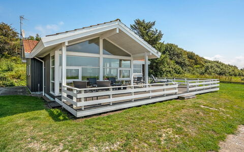 Arnwith - 20M from the Sea: Portico
