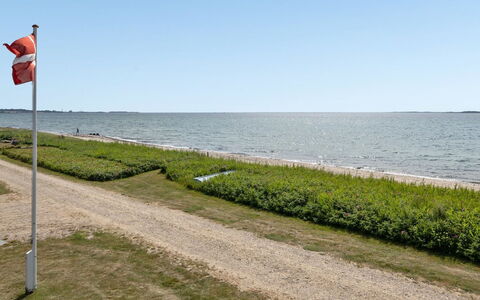 Akseline - 20M from the Sea: Blu, Arbusto, Villetta, Groundcover, Giardino, Estate, Shade, Landscaping, Agriturismo, Eco Hotel