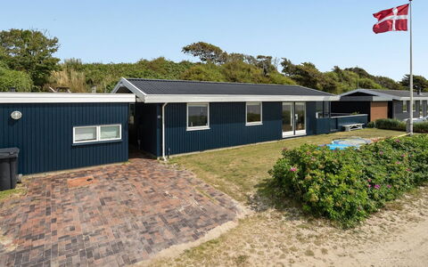 Pellervo - 20M from the Sea: Tetto, Casa, Lotto, Casa, Villetta, Estate, Edifici Giardino, Shade, Log Cabin, Landscaping