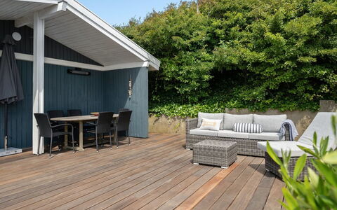 Pellervo - 20M from the Sea: Tetto, Casa, Lotto, Casa, Villetta, Estate, Edifici Giardino, Shade, Log Cabin, Landscaping