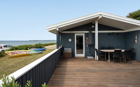 Pellervo - 20M from the Sea: Tetto, Casa, Lotto, Casa, Villetta, Estate, Edifici Giardino, Shade, Log Cabin, Landscaping