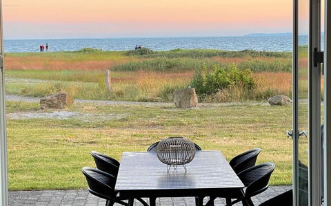 Lucjan - 50M from the Sea: Blu, Arbusto, Villetta, Groundcover, Giardino, Estate, Shade, Landscaping, Agriturismo, Eco Hotel