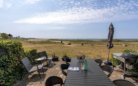 Lucjan - 50M from the Sea: Blu, Arbusto, Villetta, Groundcover, Giardino, Estate, Shade, Landscaping, Agriturismo, Eco Hotel