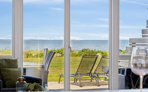 Ninne - 50M from the Sea: Legna, Tetto, Architettura, Casa, Casa, Villetta, Raccordo, Latifoglie, Pendenza, Estate