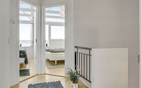 Ninne - 50M from the Sea: Legna, Tetto, Architettura, Casa, Casa, Villetta, Raccordo, Latifoglie, Pendenza, Estate