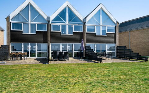 Ninne - 50M from the Sea: Legna, Tetto, Architettura, Casa, Casa, Villetta, Raccordo, Latifoglie, Pendenza, Estate