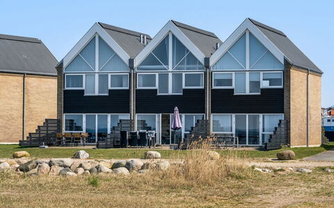 Ninne - 50M from the Sea: Legna, Tetto, Architettura, Casa, Casa, Villetta, Raccordo, Latifoglie, Pendenza, Estate