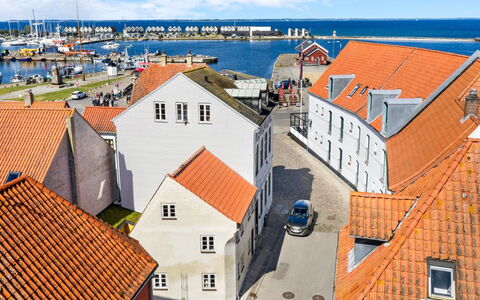Gaby - 250M from the Sea: Legna, Tetto, Architettura, Casa, Casa, Villetta, Raccordo, Latifoglie, Pendenza, Estate