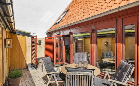 Gaby - 250M from the Sea: Legna, Tetto, Architettura, Casa, Casa, Villetta, Raccordo, Latifoglie, Pendenza, Estate