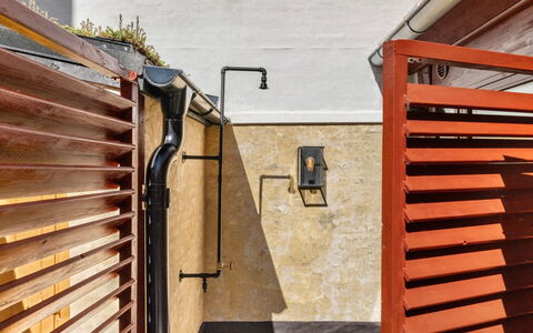 Gaby - 250M from the Sea: Legna, Tetto, Architettura, Casa, Casa, Villetta, Raccordo, Latifoglie, Pendenza, Estate