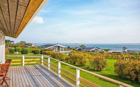 Arton - 300M from the Sea: Blu, Arbusto, Villetta, Groundcover, Giardino, Estate, Shade, Landscaping, Agriturismo, Eco Hotel