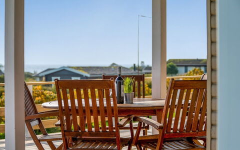 Arton - 300M from the Sea: Blu, Arbusto, Villetta, Groundcover, Giardino, Estate, Shade, Landscaping, Agriturismo, Eco Hotel