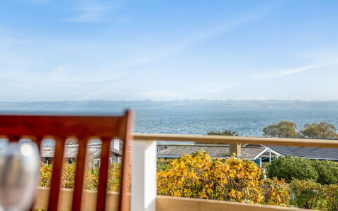 Arton - 300M from the Sea: Blu, Arbusto, Villetta, Groundcover, Giardino, Estate, Shade, Landscaping, Agriturismo, Eco Hotel
