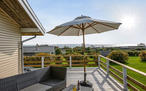 Arton - 300M from the Sea: Blu, Arbusto, Villetta, Groundcover, Giardino, Estate, Shade, Landscaping, Agriturismo, Eco Hotel