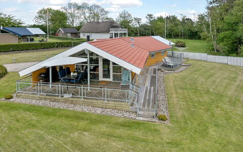 Hjalmar - 400M from the Sea: Blu, Arbusto, Villetta, Groundcover, Giardino, Estate, Shade, Landscaping, Agriturismo, Eco Hotel