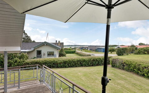 Hjalmar - 400M from the Sea: Blu, Arbusto, Villetta, Groundcover, Giardino, Estate, Shade, Landscaping, Agriturismo, Eco Hotel