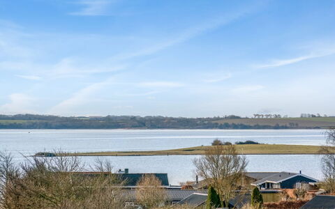 Kalle - 400M from the Sea: Zona Residenziale, Tetto, Sobborgo, Driveway, Estate, Camino
