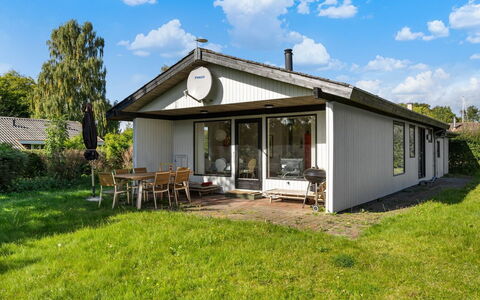 Kalle - 400M from the Sea: Appartamento, Shade, Balcone, Sedia, Recinzione, Mobili Da Esterno, Alluminio, Erba Sintetica