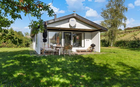 Kalle - 400M from the Sea: Appartamento, Shade, Balcone, Sedia, Recinzione, Mobili Da Esterno, Alluminio, Erba Sintetica
