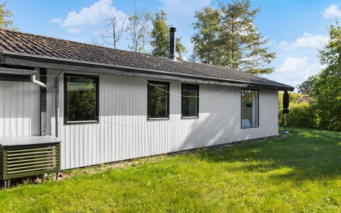 Kalle - 400M from the Sea: Appartamento, Shade, Balcone, Sedia, Recinzione, Mobili Da Esterno, Alluminio, Erba Sintetica