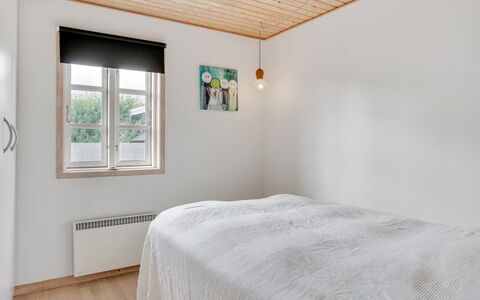 Gunlef - 50M from the Sea: Parete, Legna, Pavimentazione, Pavimento, Interior Design, Camera Da Letto, Soffitto, Letto, Pavimento In Legno, Casa