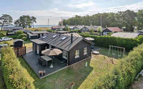 Kamilla - 200M from the Sea: Blu, Arbusto, Villetta, Groundcover, Giardino, Estate, Shade, Landscaping, Agriturismo, Eco Hotel