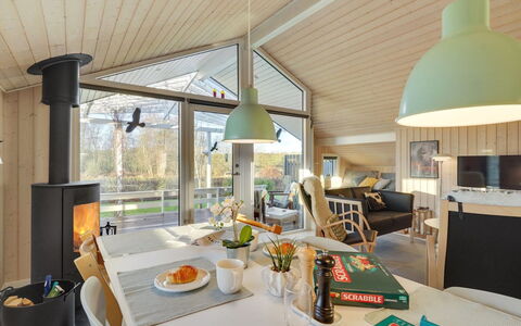Kulben - 450M from the Sea: Soffitto, Interior Design, Lampada, Casa, Mobilia, Villetta, Sedia, Soggiorno, Shade