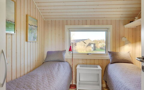 Kulben - 450M from the Sea: Legna, Camera Da Letto, Pavimento, Casa, Letto, Soffitto, Latifoglie, Color Legno, Plank, Telaio Del Letto