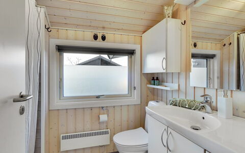 Kulben - 450M from the Sea: Legna, Idraulico Fixture, Idraulico, Rubinetto, Lavello, Bagno, Lavandino Del Bagno, Specchio, Design, Gabinetto