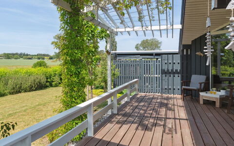 Kulben - 450M from the Sea: Legna, Portico, Lotto, Shade, Materiale Composito, Giardino, Deck, Struttura Esterna, Balcone, Eco Hotel