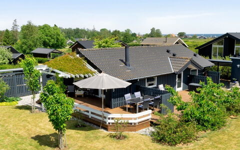 Kulben - 450M from the Sea: Blu, Arbusto, Villetta, Groundcover, Giardino, Estate, Shade, Landscaping, Agriturismo, Eco Hotel