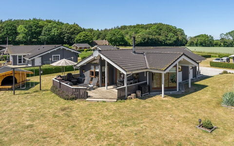 Ela - 500M from the Sea: Tetto, Casa, Casa, Villetta, Raccordo, Estate, Driveway, Edifici Giardino, Cortile, Capannone