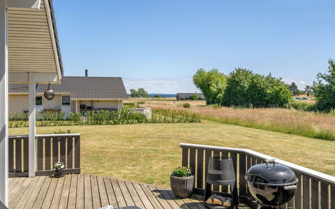 Ela - 500M from the Sea: Tetto, Casa, Casa, Villetta, Raccordo, Estate, Driveway, Edifici Giardino, Cortile, Capannone