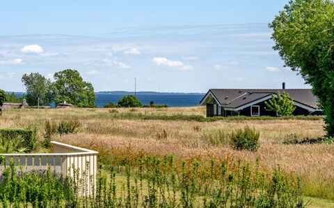 Ela - 500M from the Sea: Tetto, Casa, Casa, Villetta, Raccordo, Estate, Driveway, Edifici Giardino, Cortile, Capannone