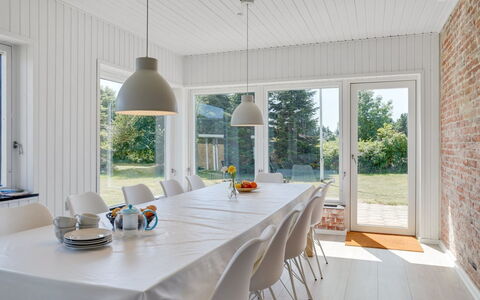 Ilda - 250M from the Sea: Tetto, Casa, Casa, Villetta, Raccordo, Estate, Driveway, Edifici Giardino, Cortile, Capannone