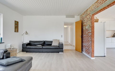 Ilda - 250M from the Sea: Tetto, Casa, Casa, Villetta, Raccordo, Estate, Driveway, Edifici Giardino, Cortile, Capannone