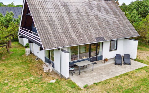 Wiger - 150M from the Sea: Tetto, Casa, Casa, Villetta, Porta, Raccordo, Deck, Portico, Plank, Latifoglie